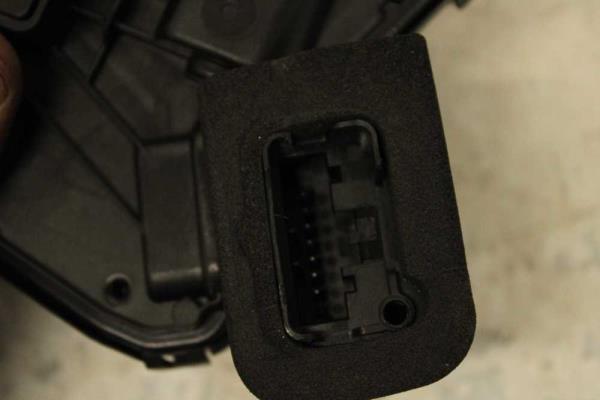 GACHE DE PORTE ARRIERE DROITE VW TOURAN 9/2015+ - Vue 2